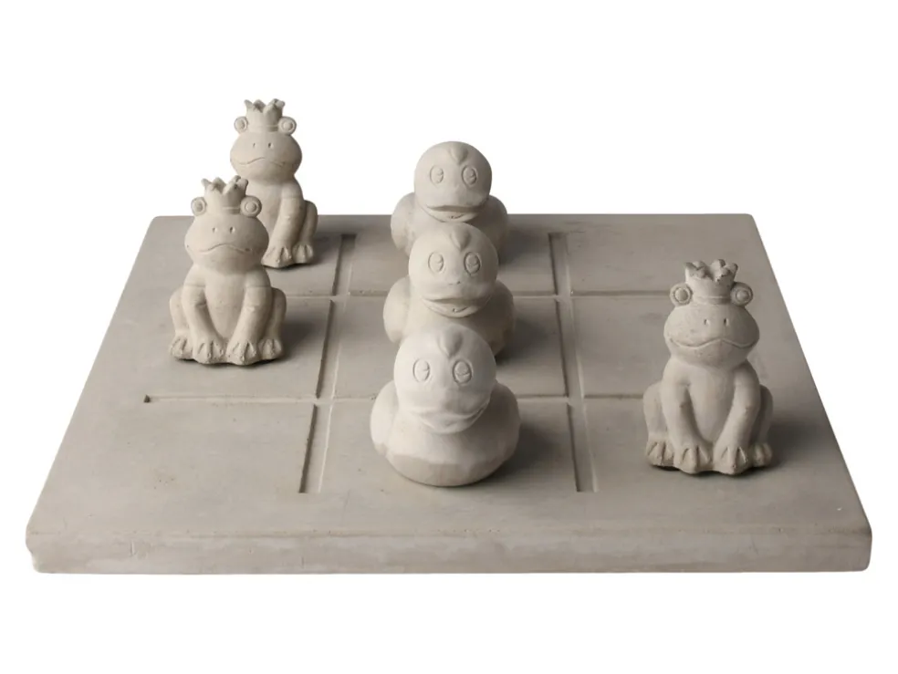 Dekoration/spel 'Tre i rad' Cement 25 x 25 cm