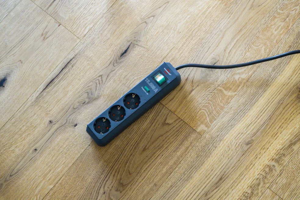 Grenuttag 3-vägs Secure-Tec Brennenstuhl