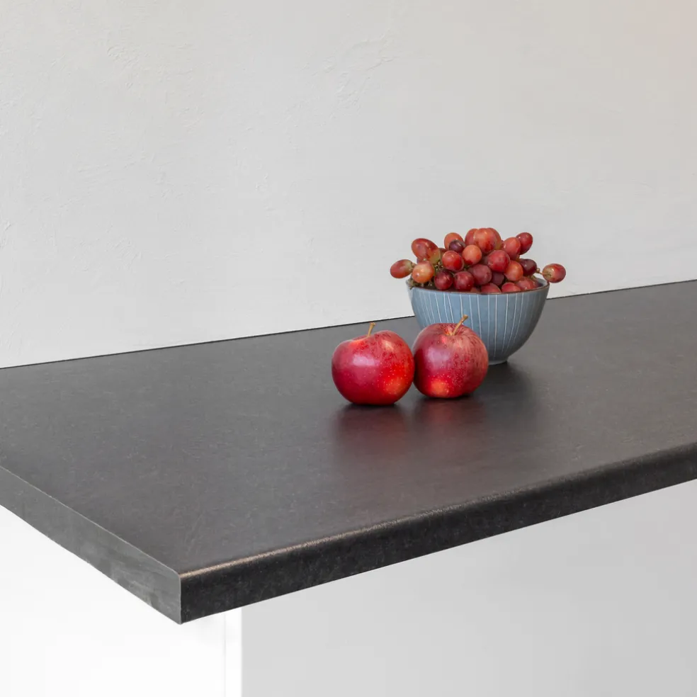 Laminatbänkskiva Carbon Marine Wood 28 x 610 x 3000 mm