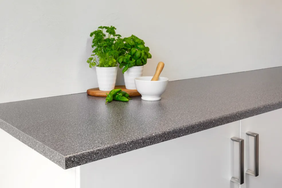 Laminatbänkskiva Mörk Granit 28 x 605 x 3000 mm