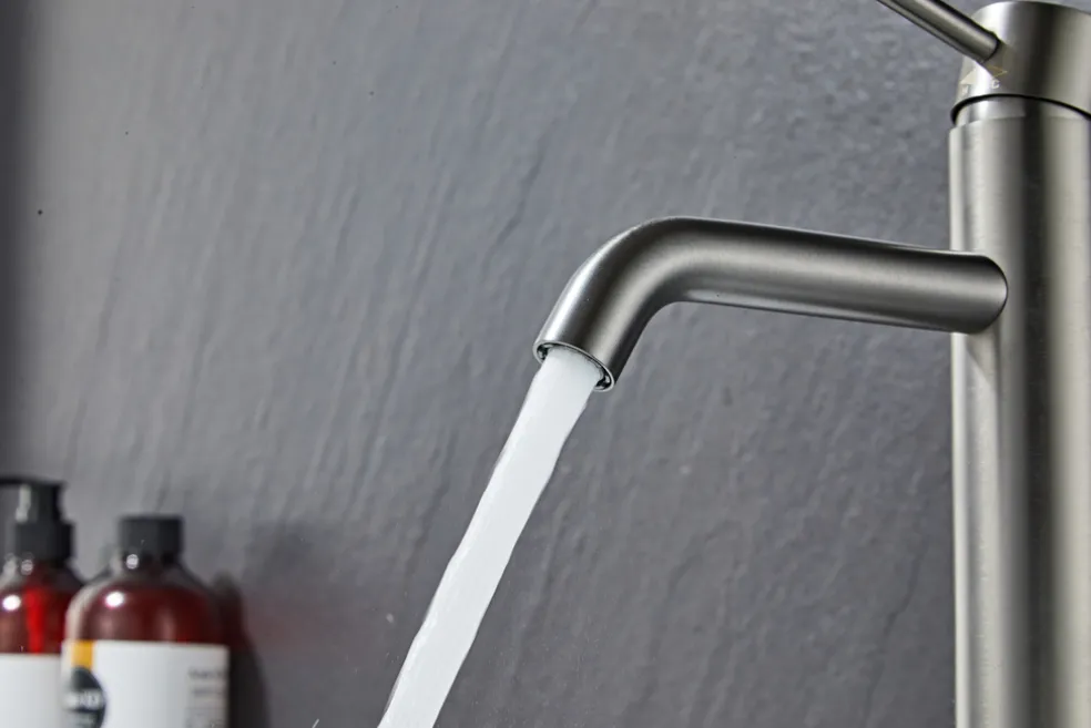 Tvättställsblandare Slim Vinkel Gunmetall 183 mm